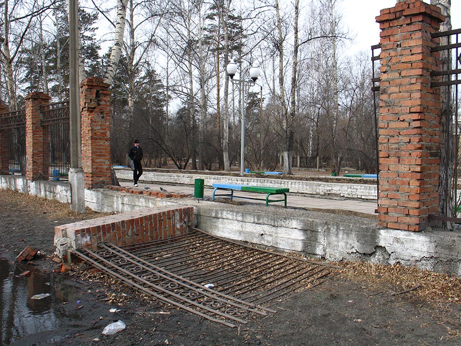 Сломанный забор-2