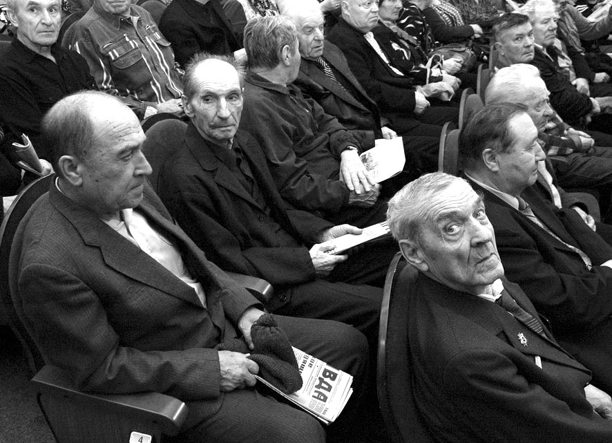 Под знаменем марксизма-ленинизма - вперед к победе популизма!