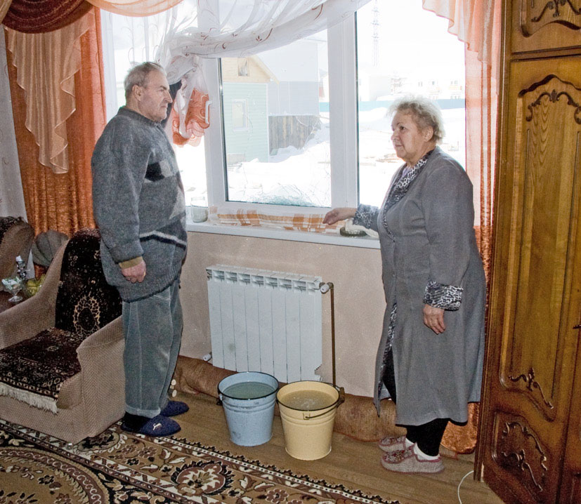 Ни прокуратура, ни милиция не могут защитить супругов Чулюковых, решившихся судиться со строителями, от поджогов